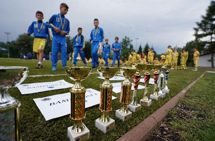Završna ceremonija i dodjela pehara i medalja pobjednicima i učesnicima pete sezone lige „Pretpionira, Pjetlića i Cicibana“ KS