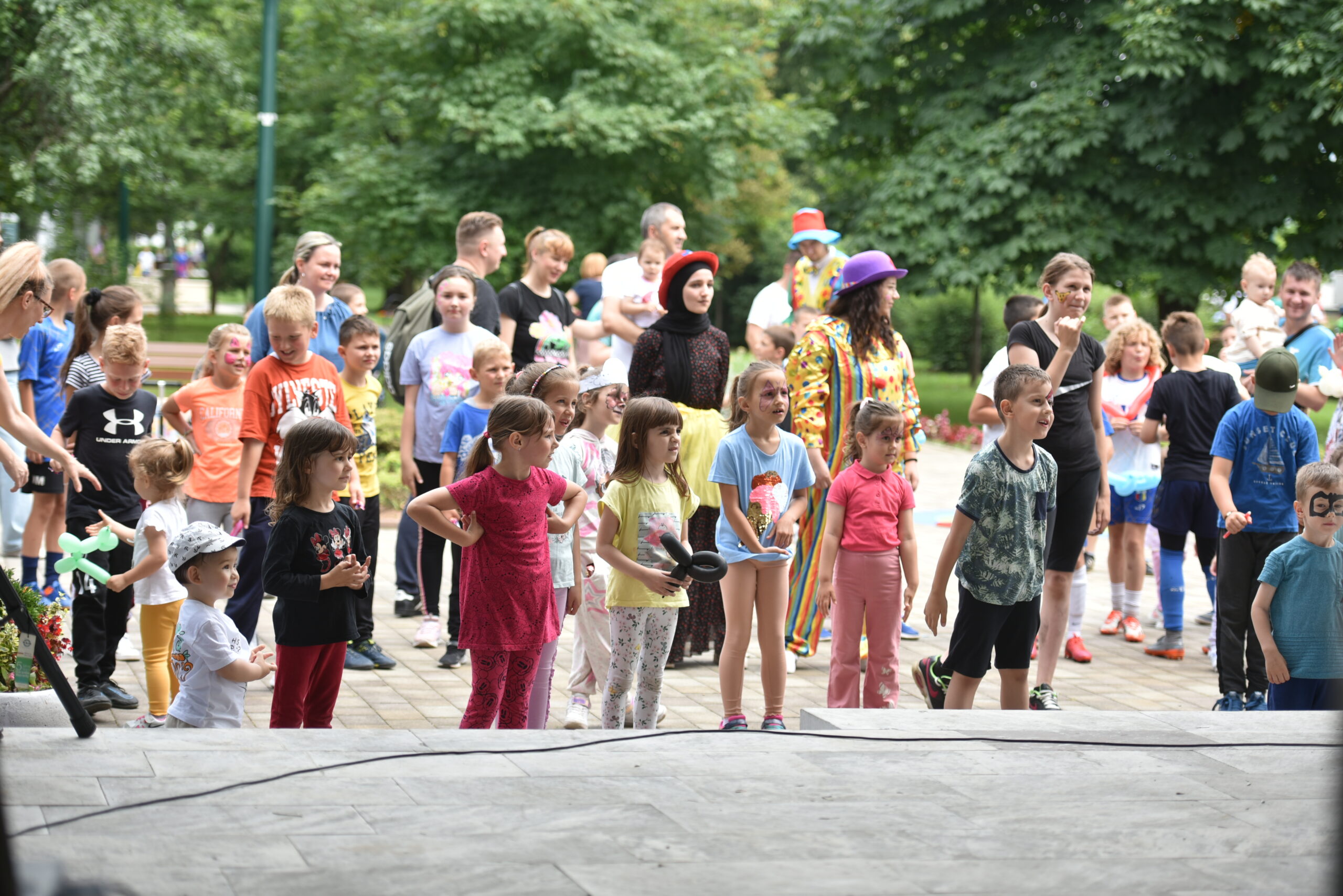 Mnogobrojni mališani i njihovi roditelji uživali u raznovrsnim sadržajima u parku Centra “Safet Zajko”